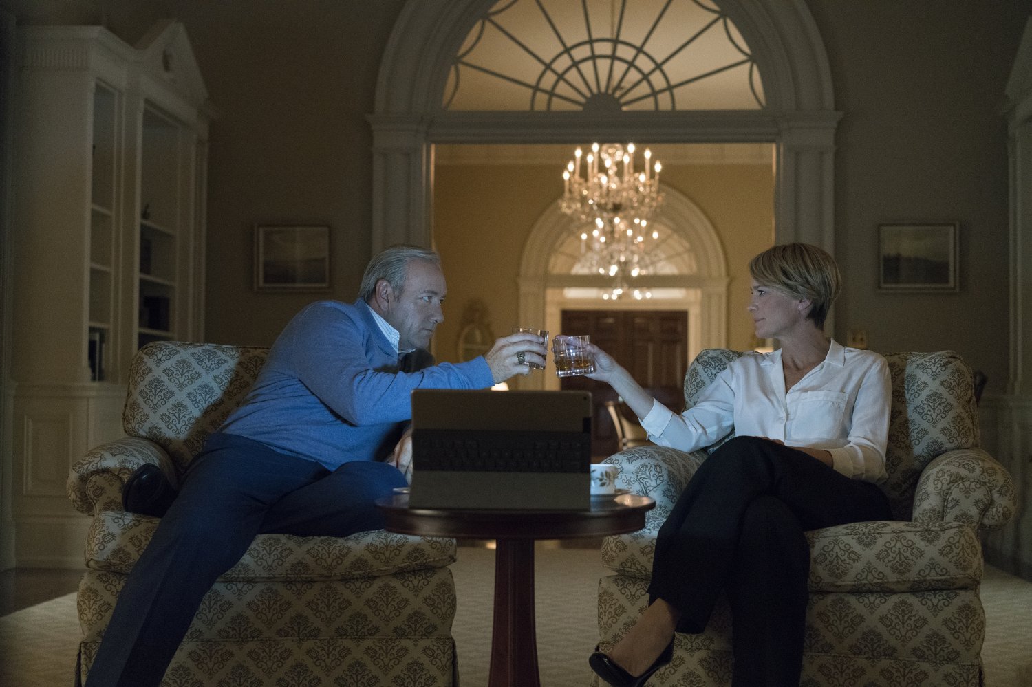 House of Cards 1 image 002